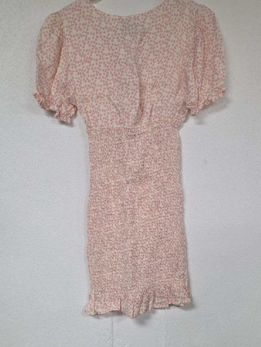 Smocked Pale Pink Floral V-Neck Mini Dress - Picture 7 of 12